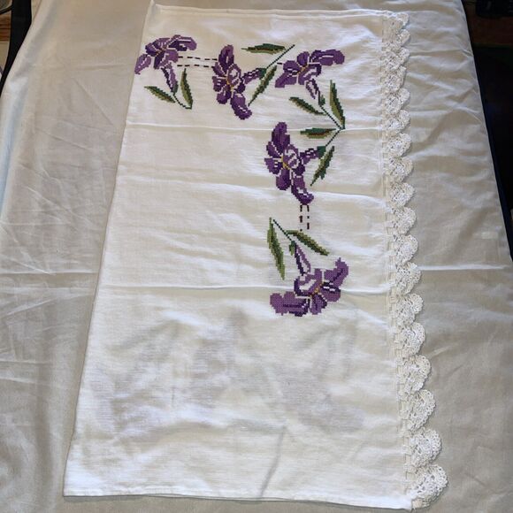 Vintage Hand Crossstitched Linen Dresser Scarf / Table Runner 27x31 - Picture 2 of 4